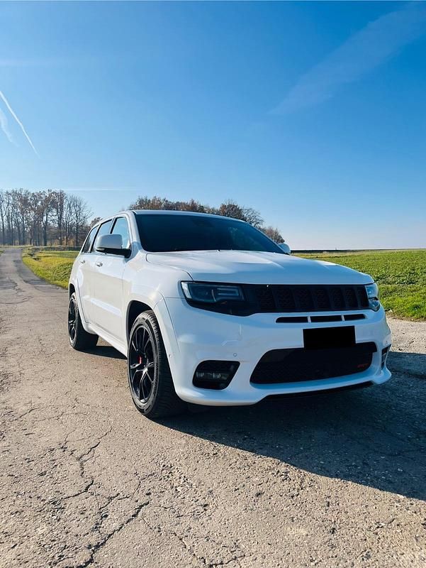 Weiß Gebraucht 2017 Jeep Grand Cherokee SRT SUV | 31.300 € (Guter Preis) - Bild 1/4