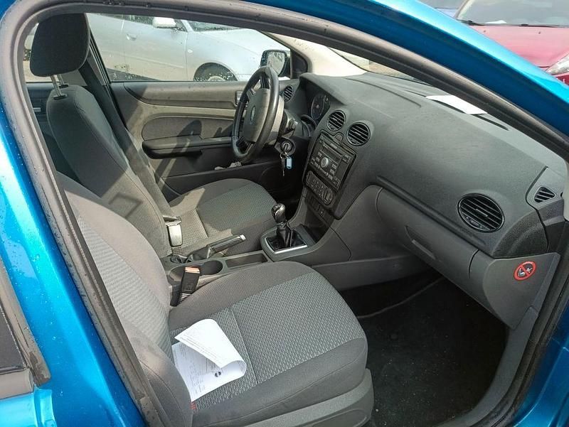 Gebraucht Ford Focus Trend 101 PS (74 kW) 2006 Blau Limousine