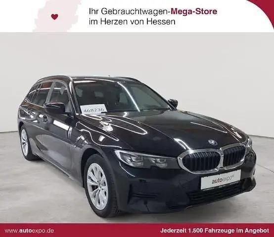 Gebraucht BMW 330e Advantage 252 PS (185 kW) 2022 Kombi