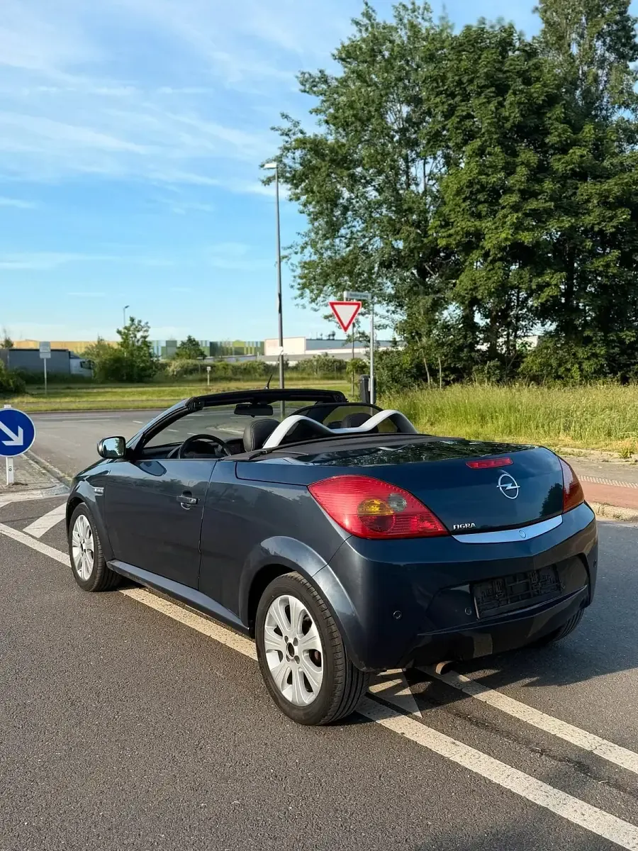Gebraucht Opel Tigra Edition 90 PS (66 kW) 2009 Blau Cabrio