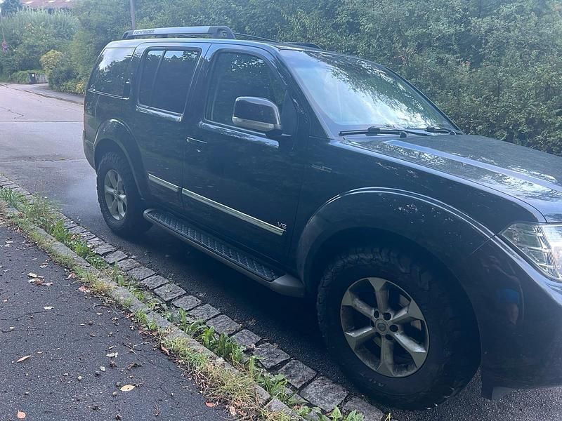 Schwarz Gebraucht 2012 Nissan Pathfinder SUV | 18.900 € (Teuer) - Bild 1/4