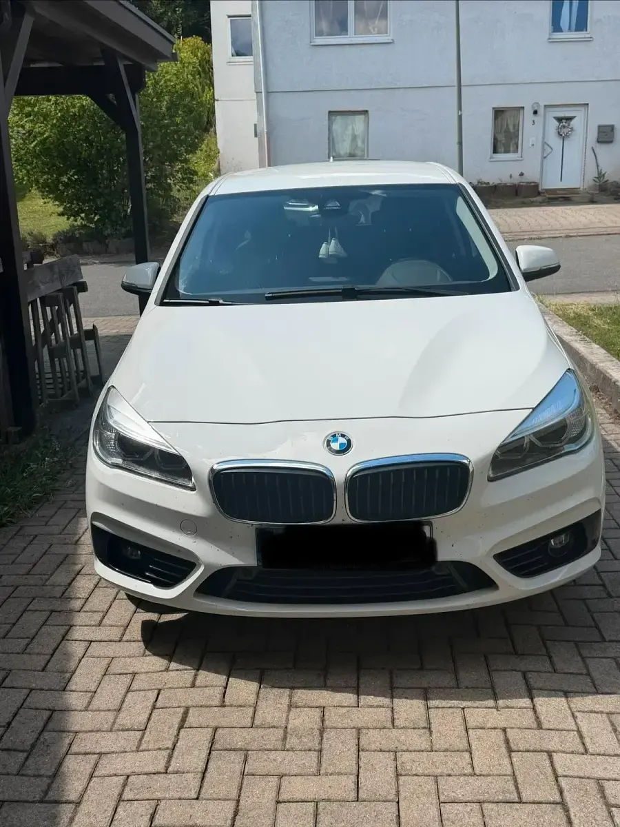 Używany BMW 220 Performance 192 KM (141 kW) 2017 Biały Kombi