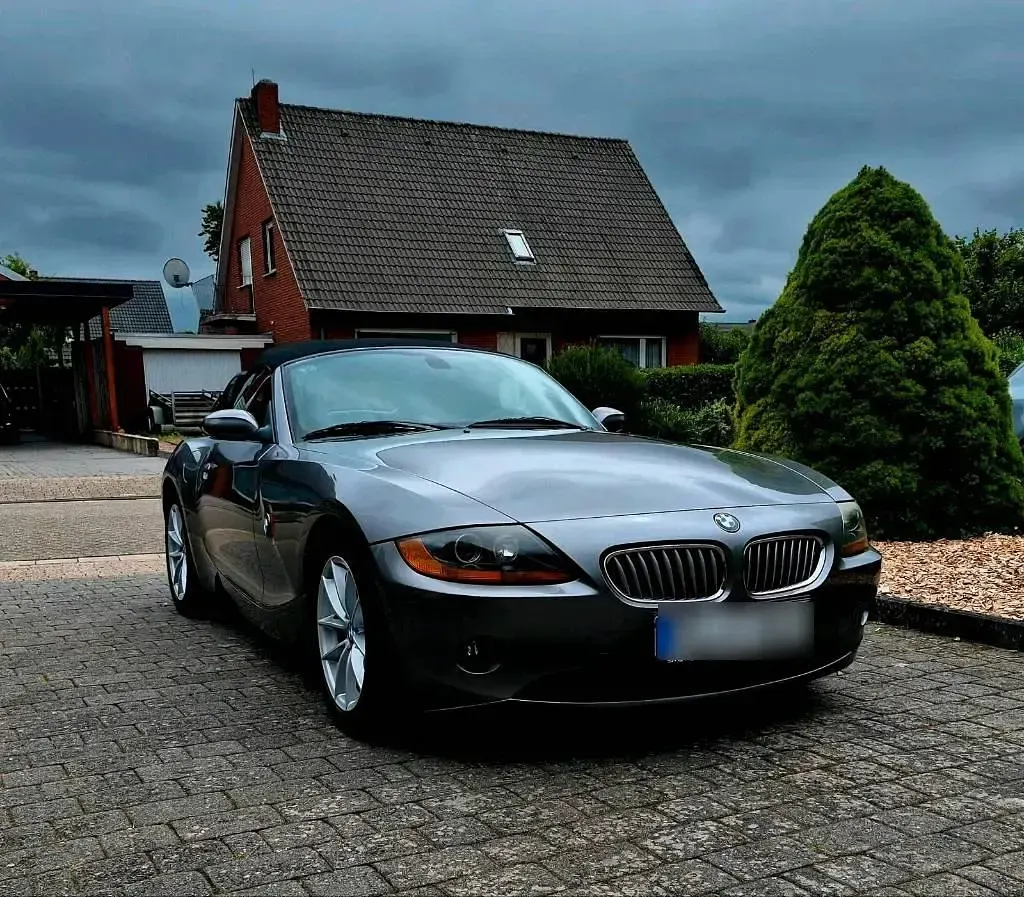 Gebraucht BMW Z4 170 PS (125 kW) 2005 Grau Cabrio