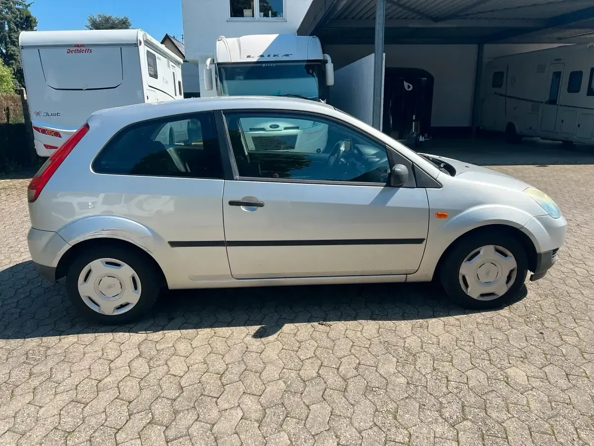 Gebraucht Ford Fiesta 60 PS (44 kW) 2004 Silber Kleinwagen