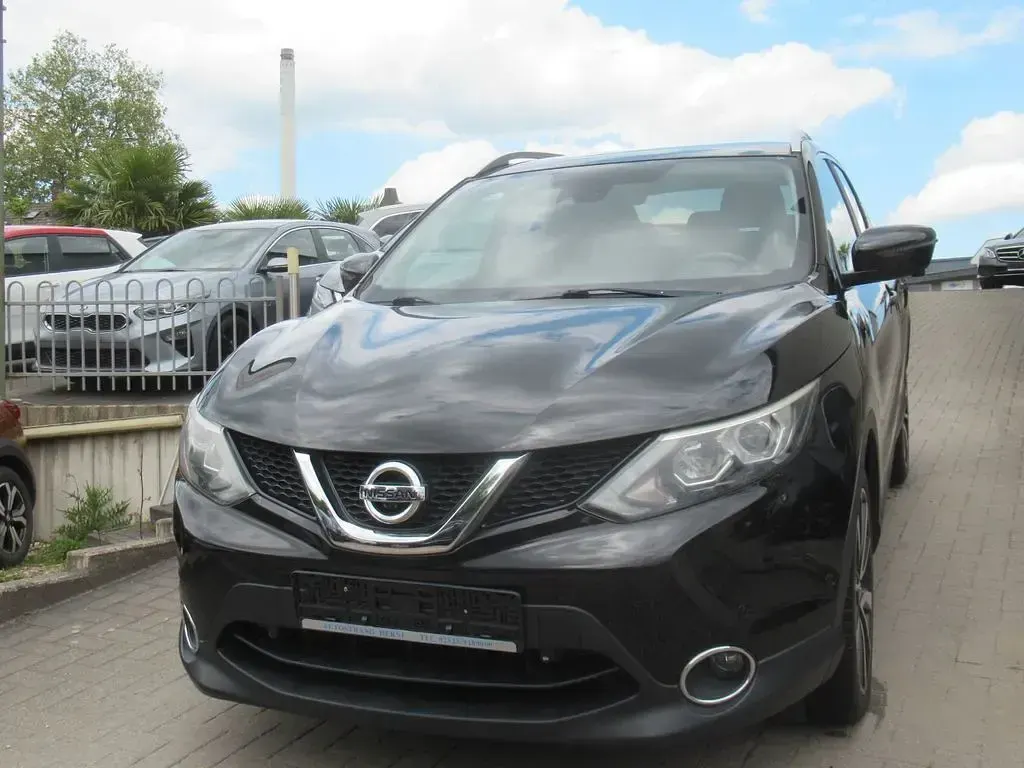 Gebraucht Nissan Qashqai Tekna 131 PS (96 kW) 2015 Schwarz SUV