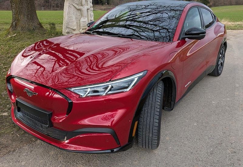 Gebraucht Ford Mustang Mach-E 197 kW (269 PS) 2022 Rot SUV