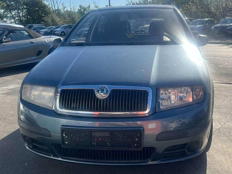 Grau Gebraucht 2005 Skoda Fabia Limousine | 1.900 € (Fairer Preis) - Bild 1/4