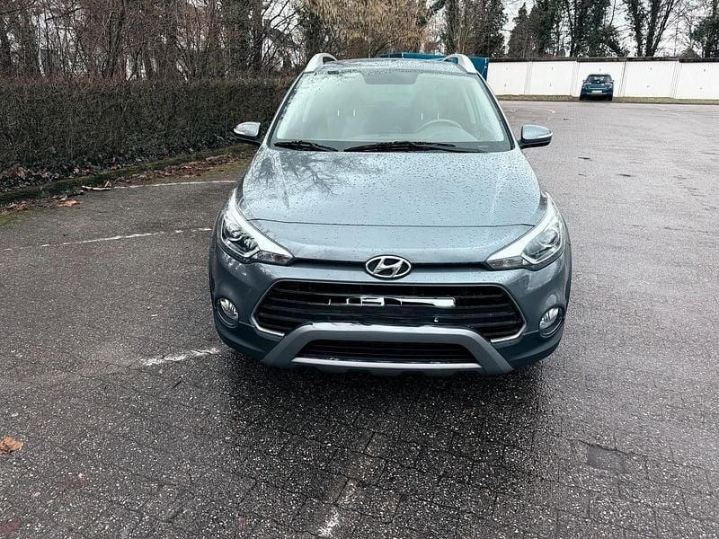 Gebraucht Hyundai i20 Active 101 PS (74 kW) 2017 Grau Kleinwagen