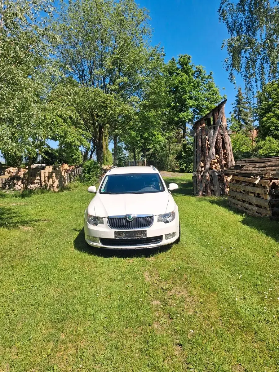 Używany Skoda Superb 160 KM (117 kW) 2012 Biały Kombi