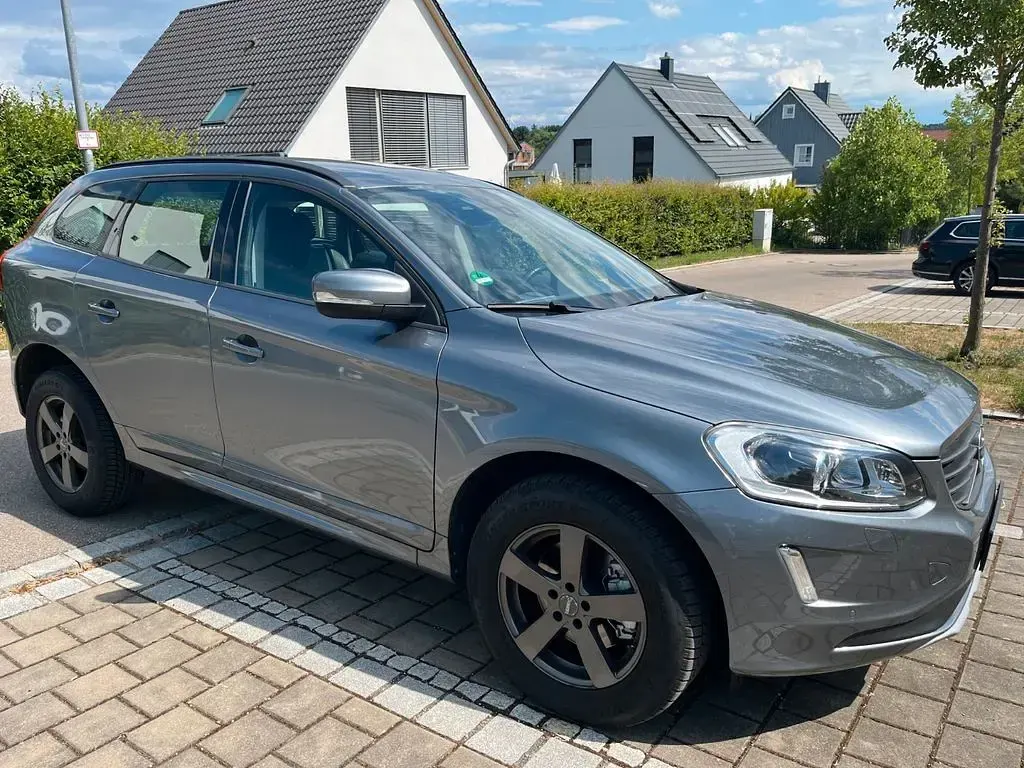 Gebraucht Volvo XC60 Kinetic 150 PS (110 kW) 2016 Grau SUV