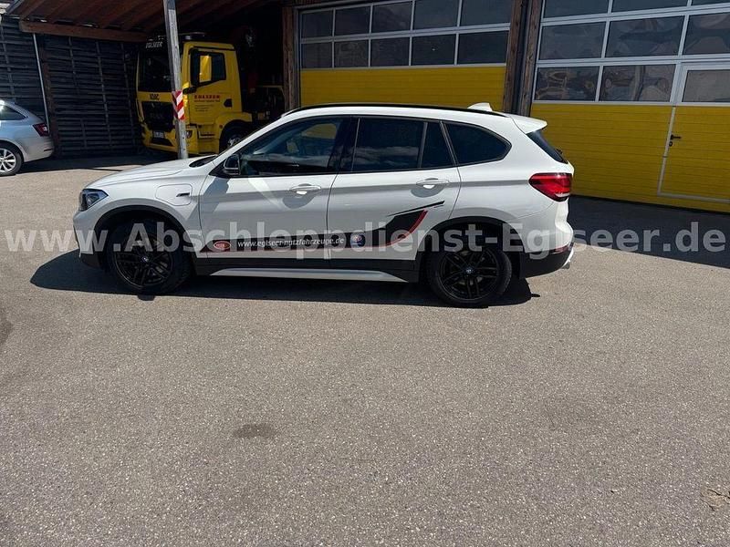 Weiß Gebraucht 2022 BMW X1 Sport Line SUV | 24.900 € (Fairer Preis) - Bild 1/4