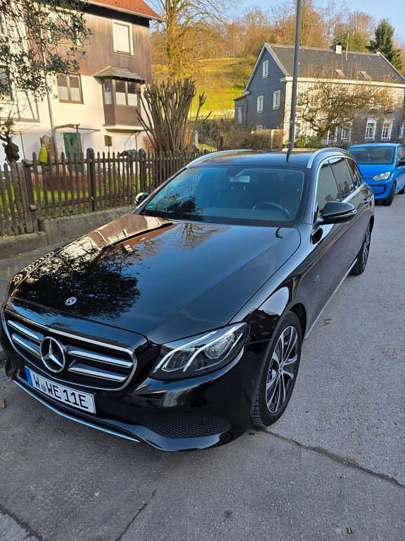 Second-hand Mercedes E300 306 CP (225 kW) 2020 Negru Berlinǎ