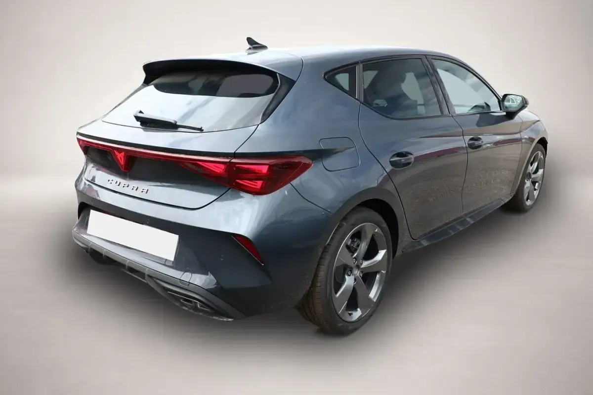 Neu Cupra Leon 150 PS (110 kW) 2026 Grau Limousine