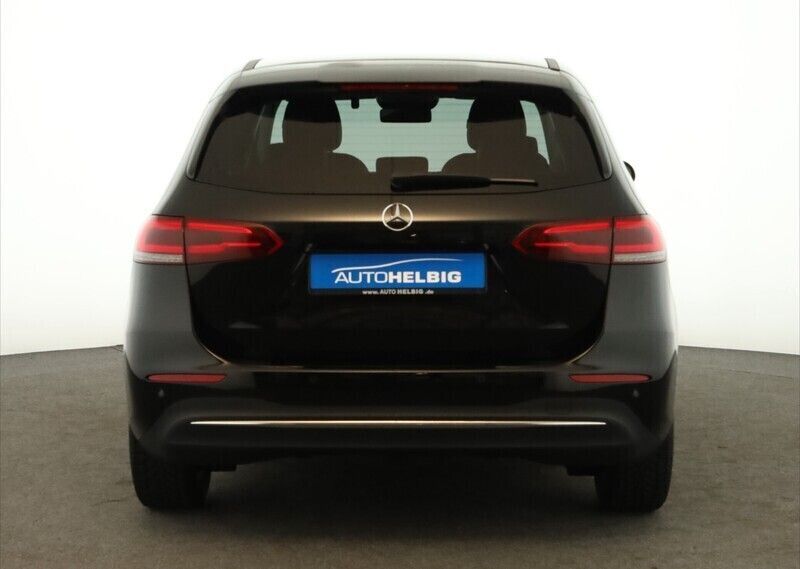 Gebraucht Mercedes B180 Style 116 PS (85 kW) 2022 Kosmosschwarz  metalliclack Kleinwagen