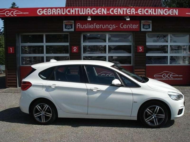 Alpinweiss iii Gebraucht 2017 BMW 220 Sport Line Van / Kleinbus | 14.990 € (Guter Preis) - Bild 1/4