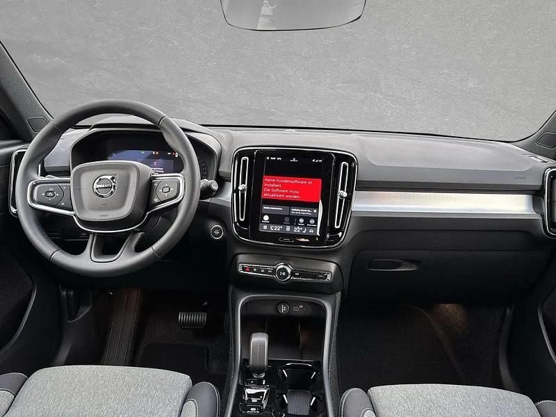 Second-hand Volvo XC40 Plus 163 CP (119 kW) 2025 Alb SUV