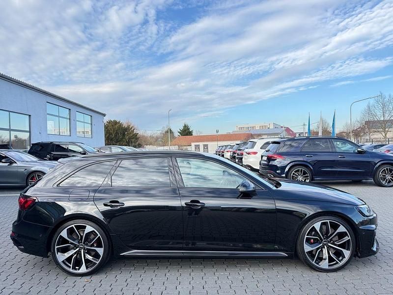 Schwarz Gebraucht 2022 Audi RS4 Ambiente Kombi | 64.990 € (Guter Preis) - Bild 1/4