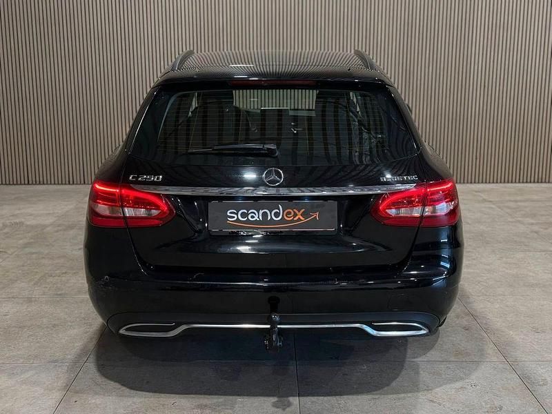 Gebraucht Mercedes C250 204 PS (150 kW) 2015 Schwarz Limousine