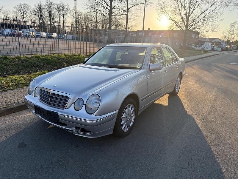 Gebraucht Mercedes E200 116 PS (85 kW) 2000 Silber Limousine
