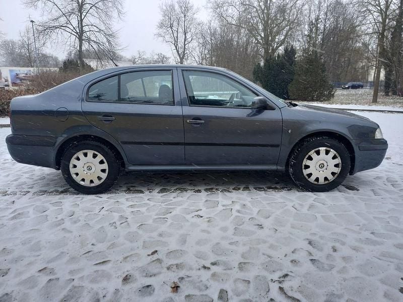 Gebraucht Skoda Octavia Tour 102 PS (75 kW) 2009 Grau Limousine