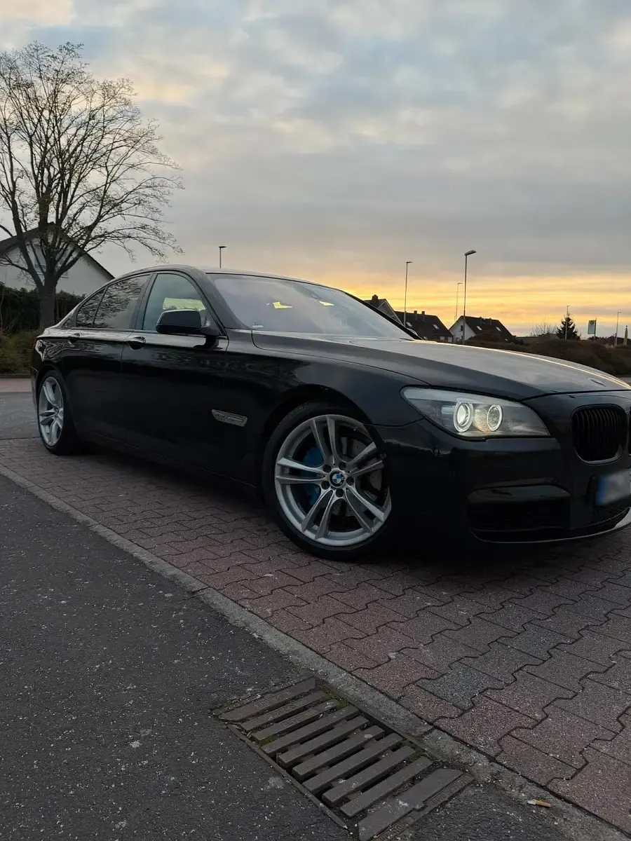 Gebraucht BMW 740 M Sport 306 PS (225 kW) 2012 Schwarz Limousine