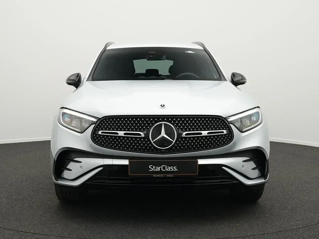 Gebraucht Mercedes GLC300 AMG line 269 PS (197 kW) 2025 Silber SUV