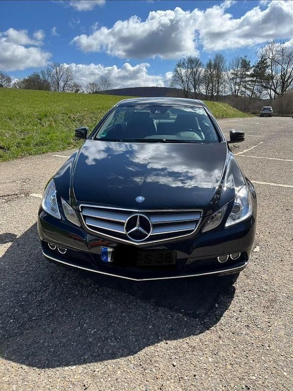 Gebraucht Mercedes E250 204 PS (150 kW) 2009 Schwarz Coupé