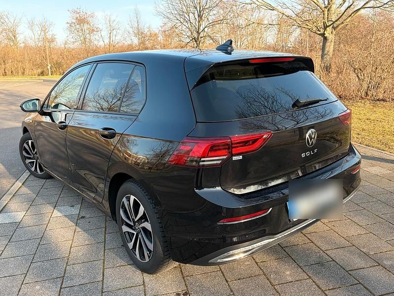 Gebraucht VW Golf VIII Active 150 PS (110 kW) 2023 Schwarz Kleinwagen