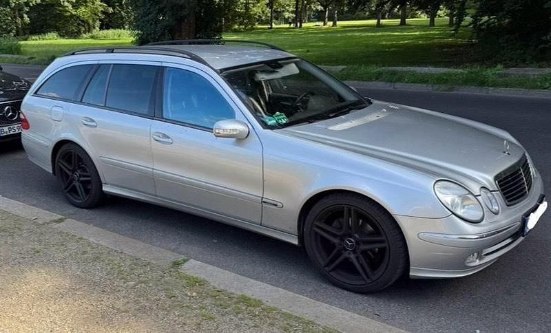 Silber Gebraucht 2004 Mercedes E320 Kombi | 2.800 € (Fairer Preis) - Bild 1/4