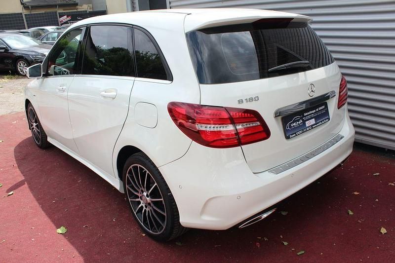 Gebraucht Mercedes B180 AMG 122 PS (89 kW) 2017 Weiß Van / Kleinbus