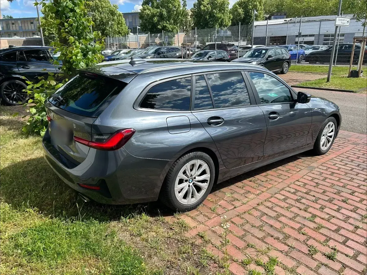 Gebraucht BMW 318 Advantage 156 PS (114 kW) 2021 Grau Kombi