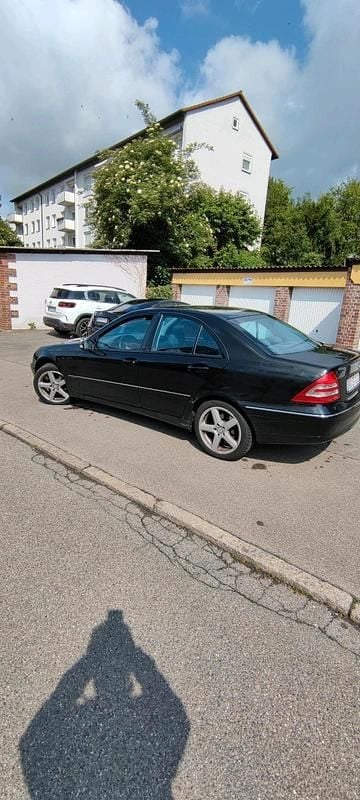 Schwarz Gebraucht 2001 Mercedes C220 Avantgarde Limousine | 1.790 € (Superpreis) - Bild 1/4