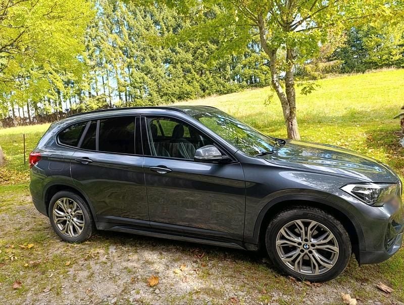 Gebraucht BMW X1 Sport Line 150 PS (110 kW) 2022 Grau SUV