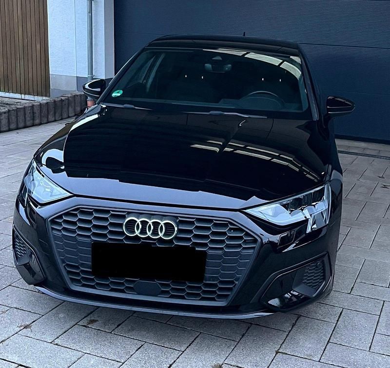 Schwarz Gebraucht 2021 Audi A3 Ambiente Limousine | 22.700 € (Fairer Preis) - Bild 1/4