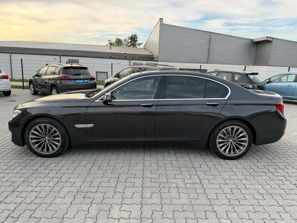 Second-hand BMW 740 313 CP (230 kW) 2014 Gri Berlinǎ