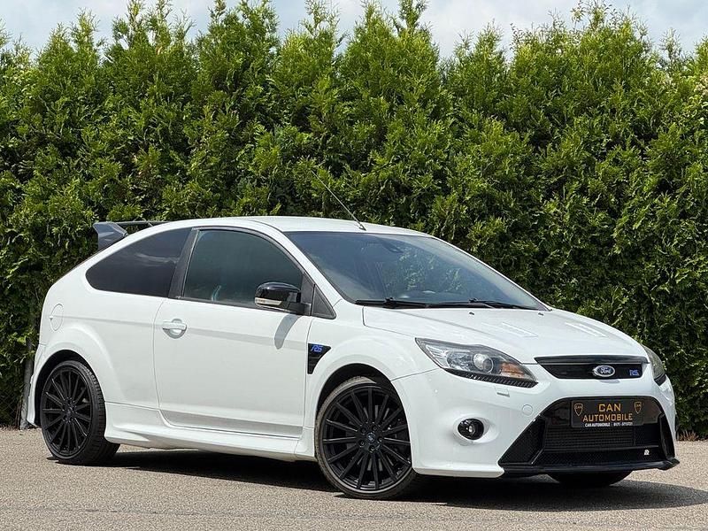 Weiß Gebraucht 2010 Ford Focus RS Limousine | 29.900 € - Bild 1/4