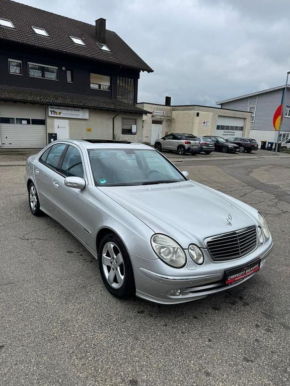 Gebraucht Mercedes E240 Avantgarde 177 PS (130 kW) 2005 Silber Limousine