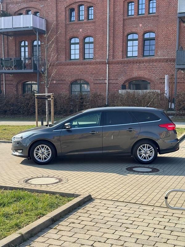 Gebraucht Ford Focus Titanium 120 PS (88 kW) 2014 Grau Kombi