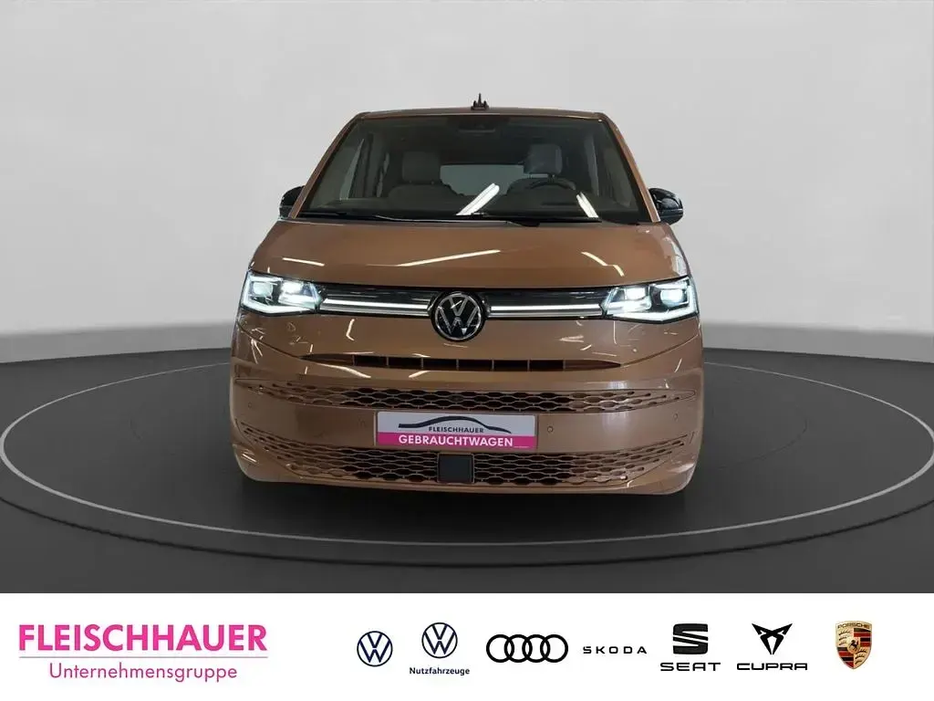 Używany VW T7 Style 150 KM (110 kW) 2025 Brązowy Van