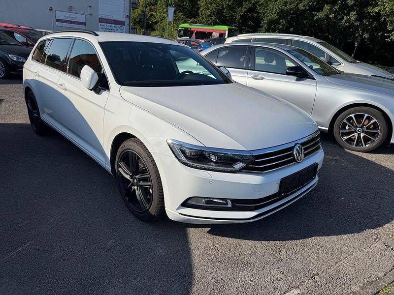 Weiß Gebraucht 2019 VW Passat Comfortline Kombi | 22.999 € (Teuer) - Bild 1/4