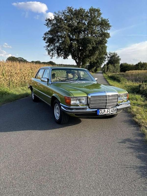Grün Gebraucht 1977 Mercedes 450 Limousine | 18.990 € - Bild 1/4