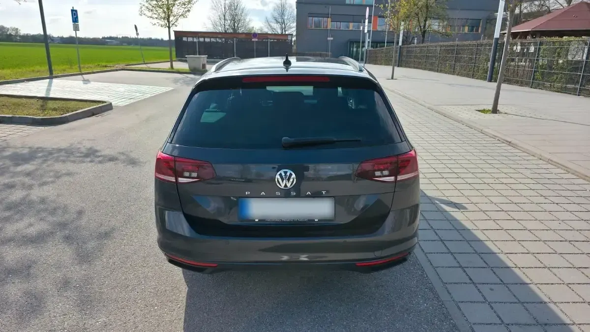 Gebraucht VW Passat 150 PS (110 kW) 2019 Grau Kombi