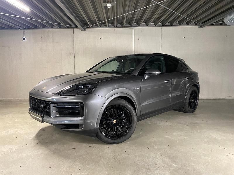 Quarzitgraumetallic Gebraucht 2025 Porsche Cayenne E-Hybrid Coupe Coupé | 117.490 € (Fairer Preis) - Bild 1/4