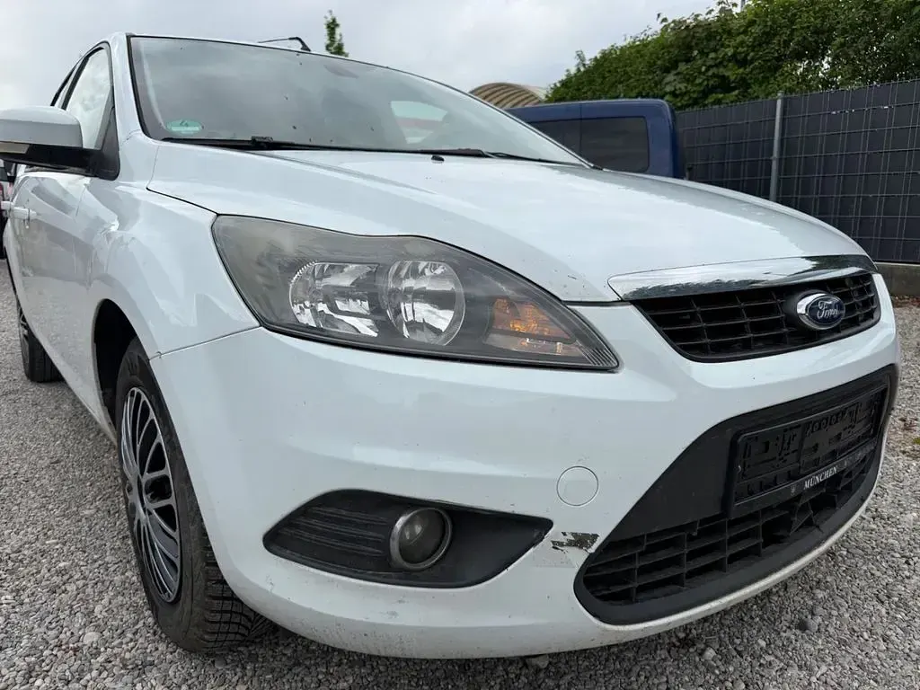 Gebraucht Ford Focus Style 116 PS (85 kW) 2010 Weiß Limousine