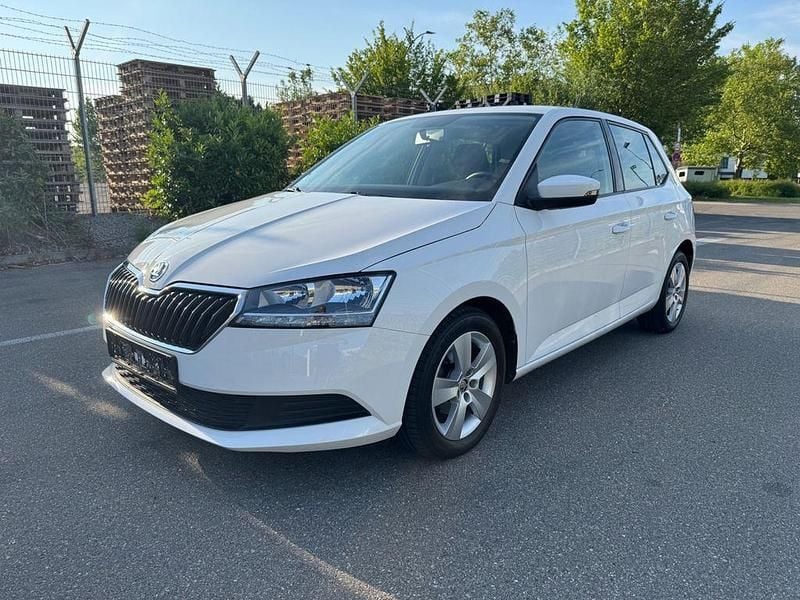 Weiß Gebraucht 2021 Skoda Fabia Cool Plus Limousine | 13.400 € (Guter Preis) - Bild 1/4