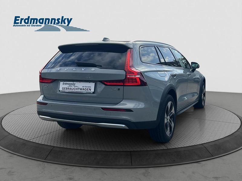 Gebraucht Volvo V60 CC Plus 197 PS (144 kW) 2023 Grau Kombi