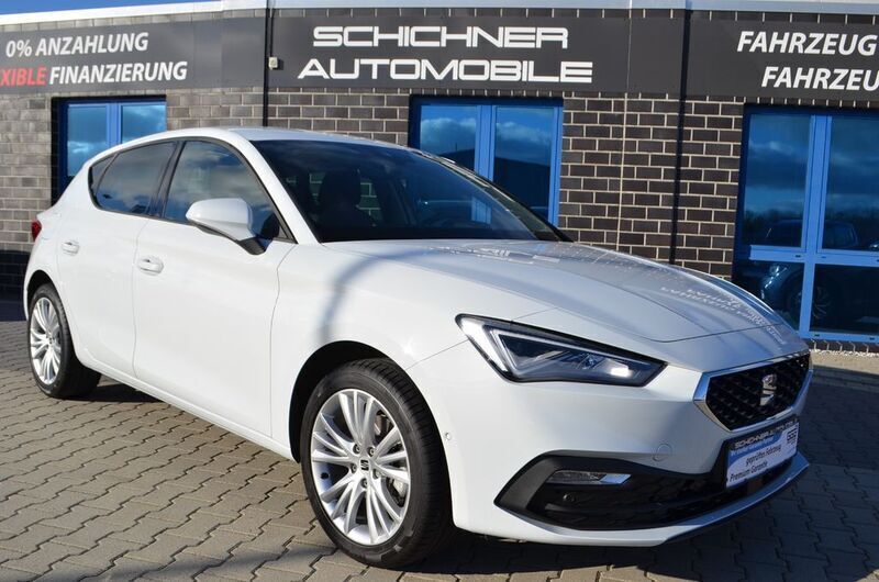 Weiß Gebraucht 2024 Seat Leon Style Limousine | 25.990 € (Guter Preis) - Bild 1/4