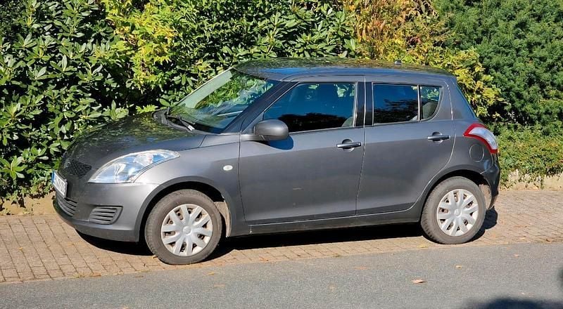 Grau Gebraucht 2011 Suzuki Swift Club Limousine | 2.950 € (Guter Preis) - Bild 1/2