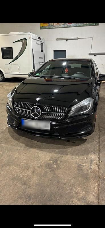 Schwarz Gebraucht 2013 Mercedes A200 Limousine | 10.000 € (Fairer Preis) - Bild 1/4