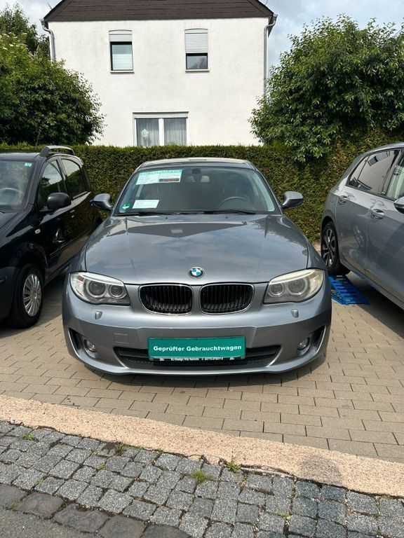 Grau Gebraucht 2011 BMW 120 Performance Kleinwagen | 6.900 € (Fairer Preis) - Bild 1/4